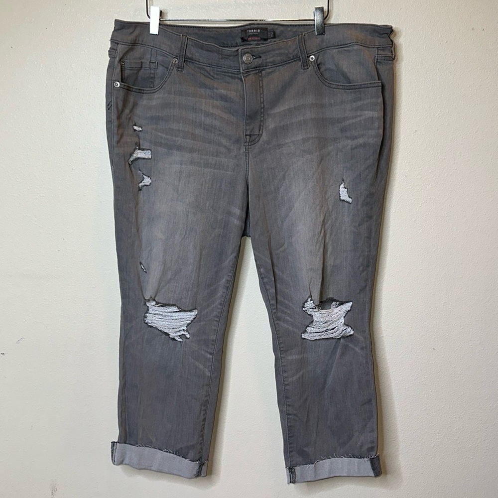 Torrid Crop Boyfriend Grey Distressed Sz 22